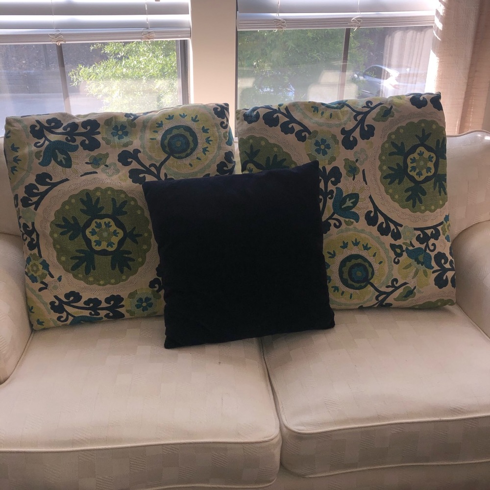 2 custom Euros with accent pillow